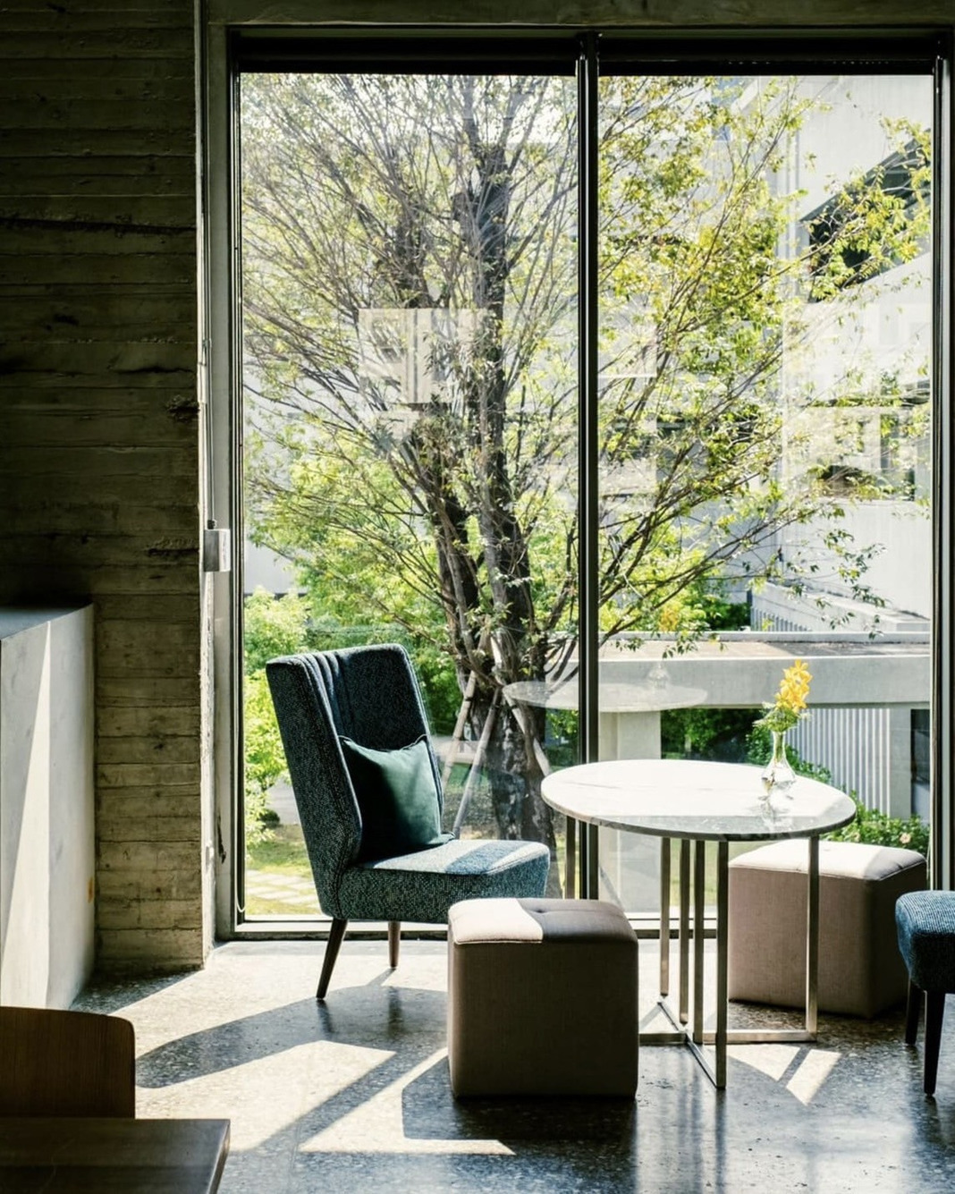 ALIEN ALL DAY LOUNGE